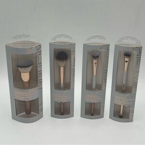 BN Set Of 4 Flower Make Up Brushes From Drew Barrymore